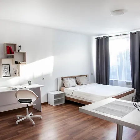 New White F Next To Forest The Gondola 公寓