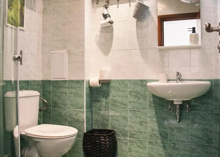 New White F Next To Forest The Gondola Lägenhet